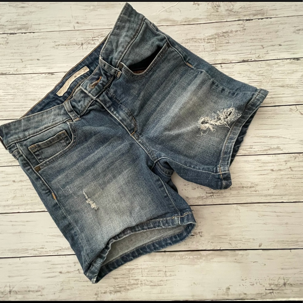 Girls Joes shorts jeans.